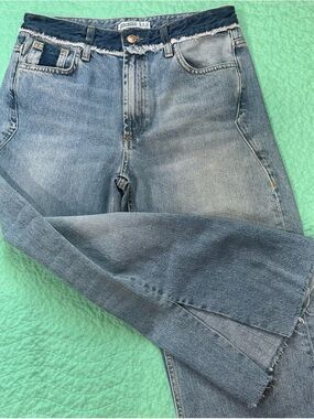 Zara Z1975 High Waist Cropped Jeans Women’s Frayed Slit Light Wash Raw Hem NEW